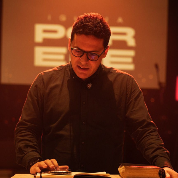 Pr. Douglas Levita